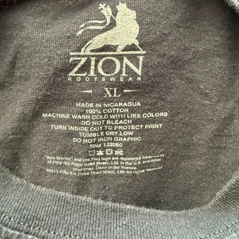 Vintage Black Bob Marley Graphic T-Shirt - Picture 4 of 5